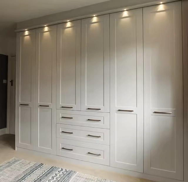 The Malaysian customers used a 4-in-1CNC wood router with automatic loading and unloading to process cabinets