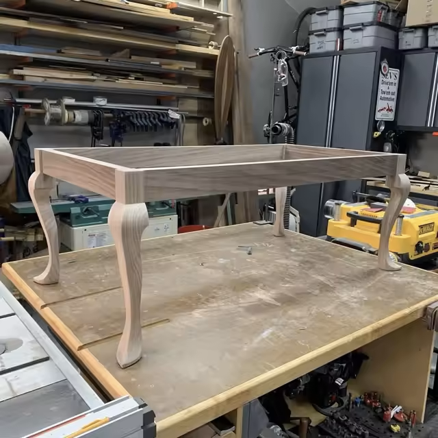 The American customers used the 7-in-1 CNC woodworking lathe to process table legs