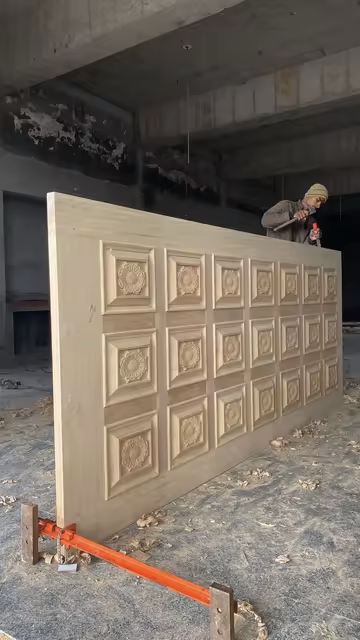 The Indian customers used a carousel CNC wood router to process door ceiling