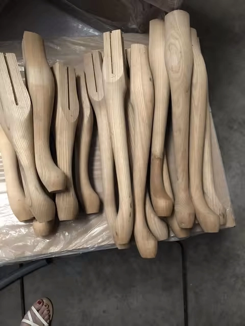 The Indian customers buy 4-in-1 CNC wood lathe to process special-shaped table legs