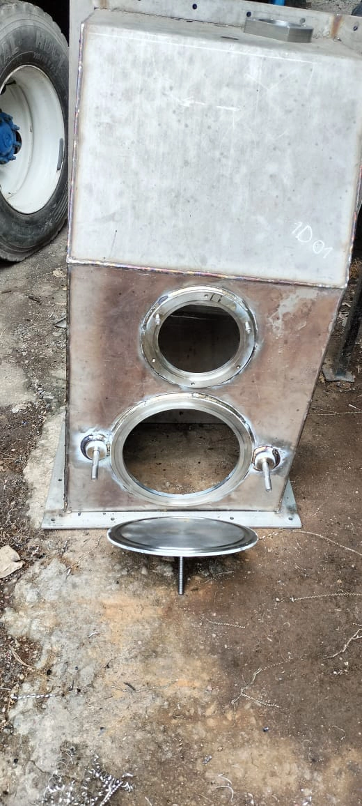 The Albanian customers used a 5-in-1 laser welding machine to weld metal parts