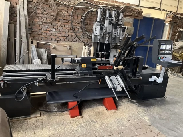 The Ecuadorian customers used a 7-in-1 CNC wood lathe to process chair parts