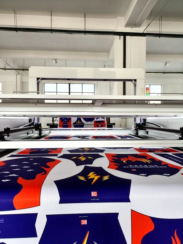 The Colombian customers used a CO2 laser cutting machine with a vision system to cut printed fabrics