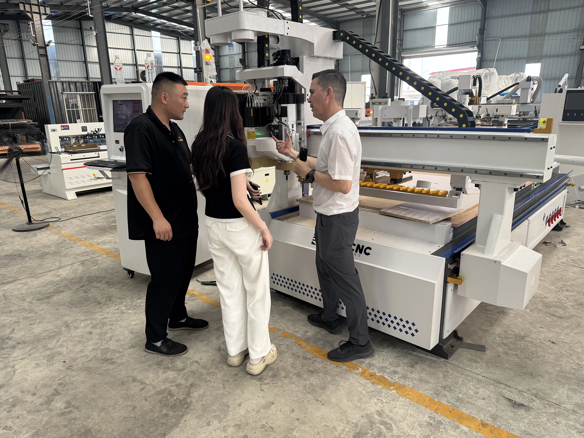 TThe Mexican customer came to China for training and  learning on linear ATC router machines