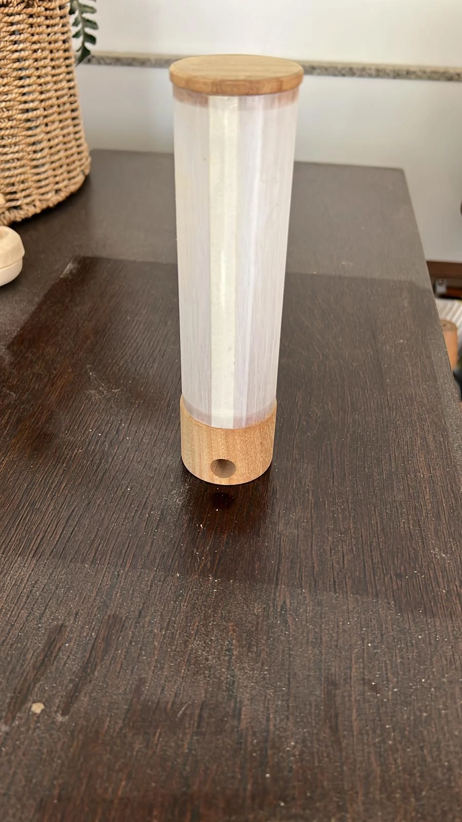 The Japanese customer used a small CNC wood lathe with automatic feeding to process Japanese lamps