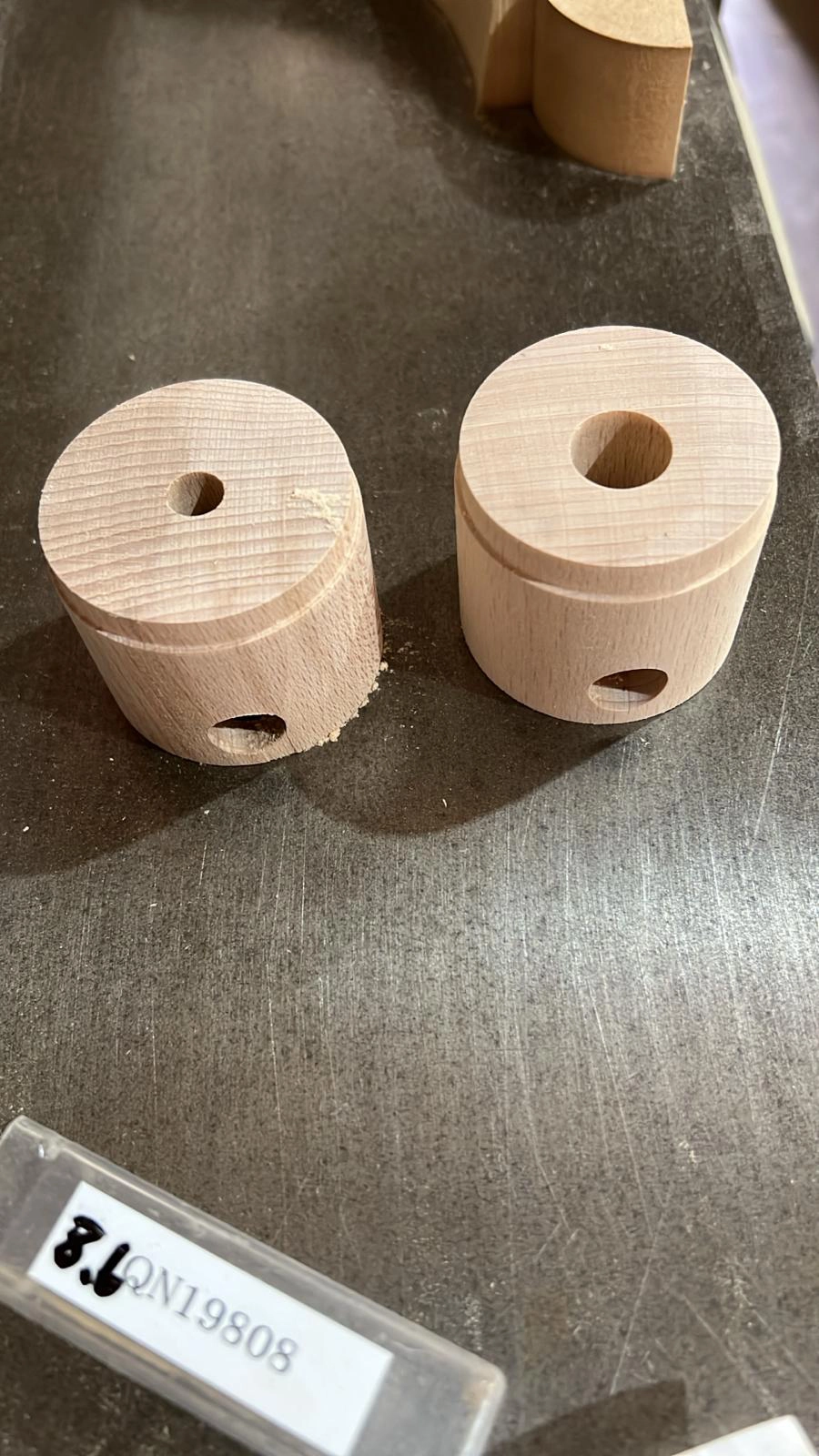 The Japanese customer used a small CNC wood lathe with automatic feeding to process Japanese lamps