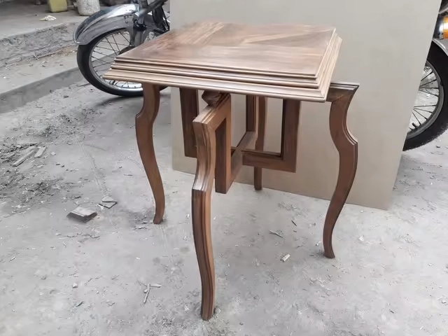 The Cyprus customer used a 7-in-1 CNC woodworking lathe to process table legs