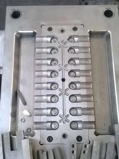 The South African customer used CNC metal milling machine to process metal parts