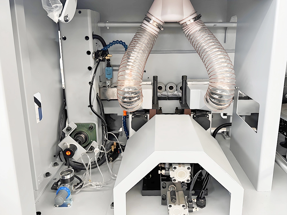 Pre-milling unit of 8-in-1 fully automatic edge banding machine Pre-milling unit of 8-in-1 fully automatic edge banding machine