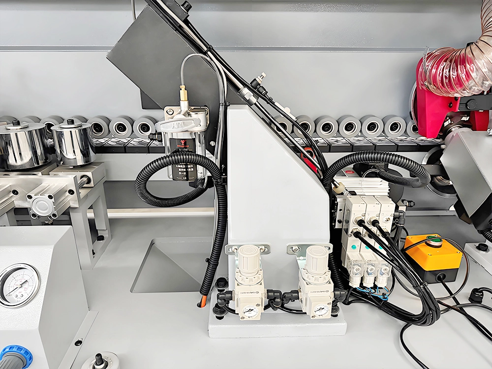 Front and rear end trimming unit Front and rear end trimming unit of 8-in-1 fully automatic edge banding machine