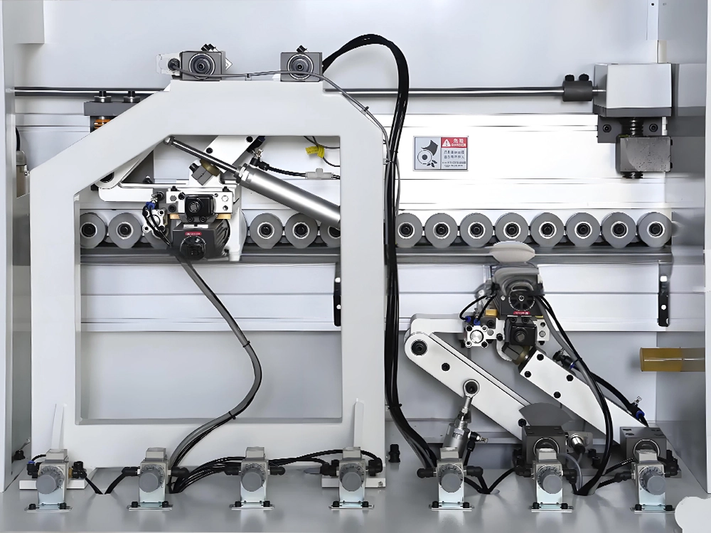 Profiling and tracking chamfering unit Profiling and tracking chamfering unit of 8-in-1 fully automatic edge banding machine