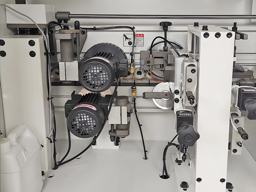 Edge scraping unit and buffing unit Edge scraping unit and buffing unit of 8-in-1 fully automatic edge banding machine