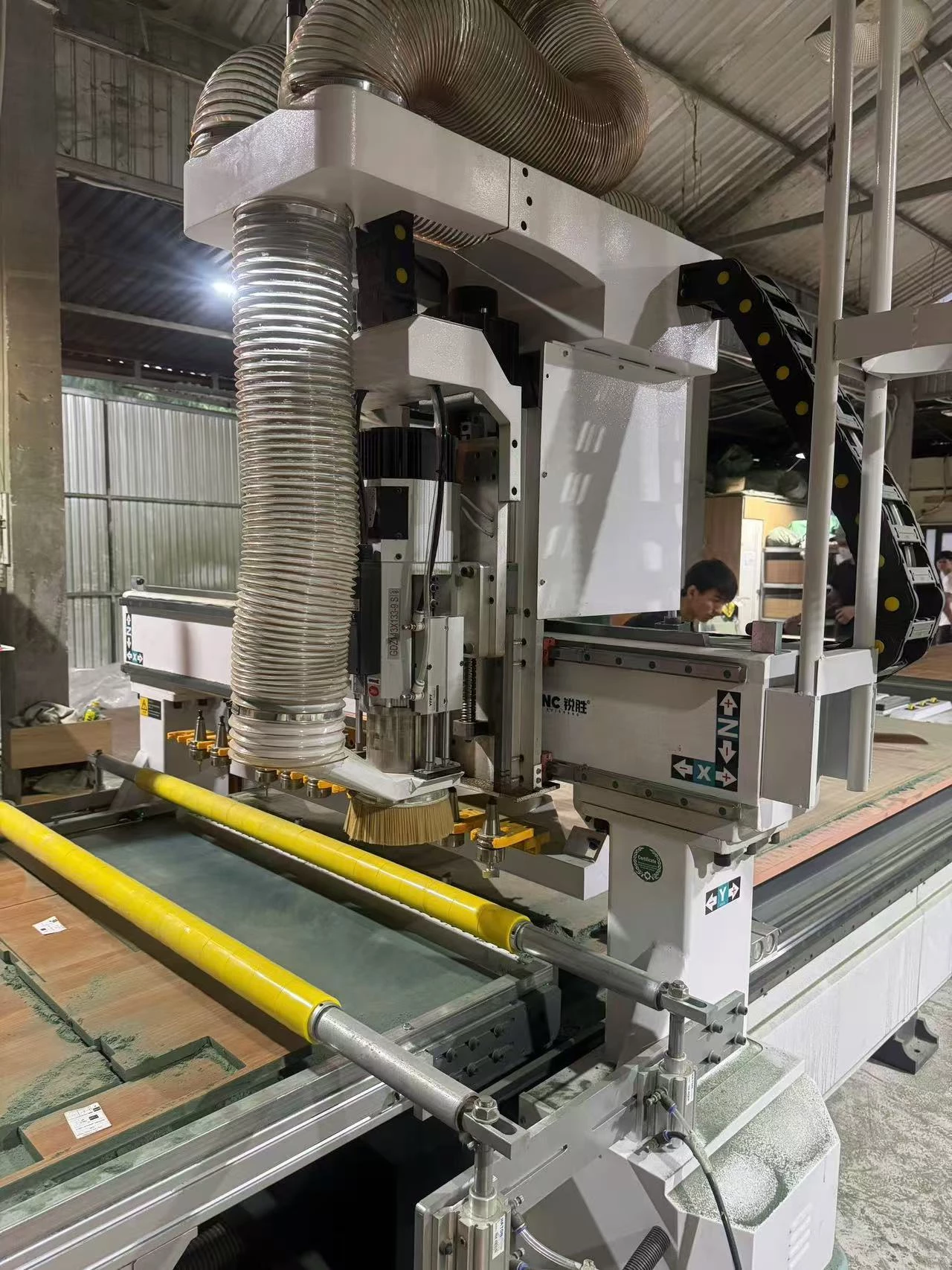 The Vietnamese customer useing CNC wood router for trial machining