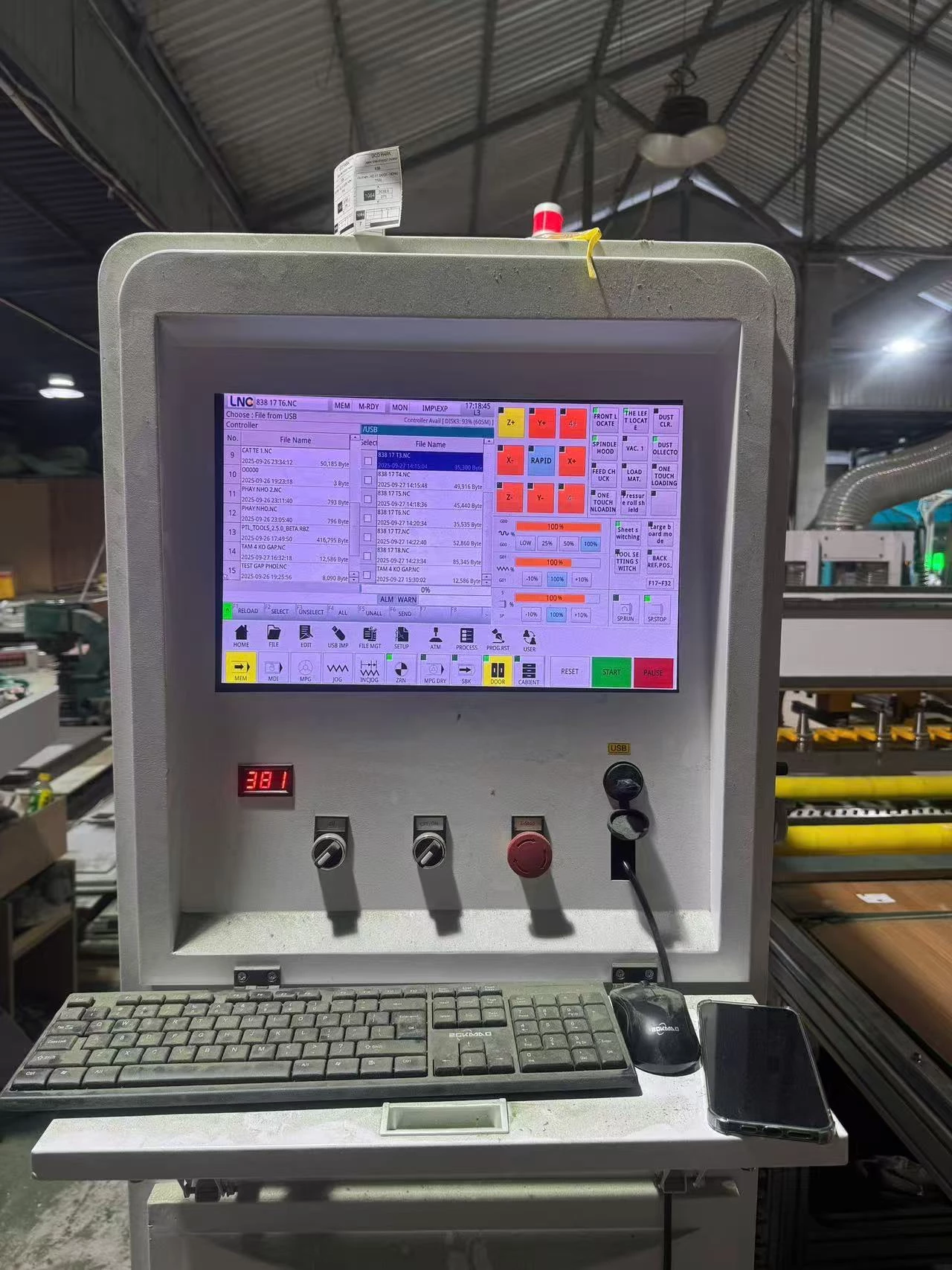 The Vietnamese customer useing CNC wood router for trial machining