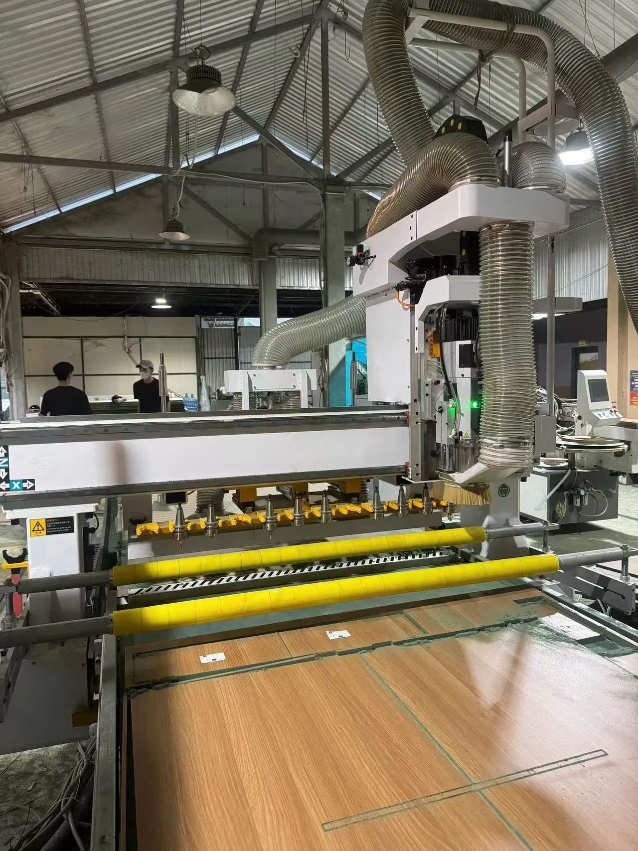 The Vietnamese customer useing CNC wood router for trial machining