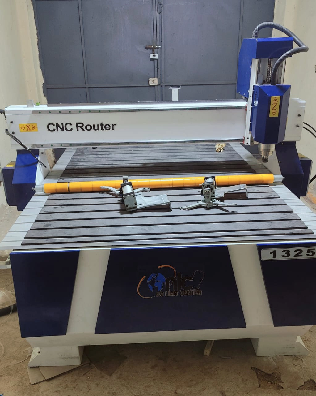 The Ivorian customer are assembling the CNC wood router machine after receiving it