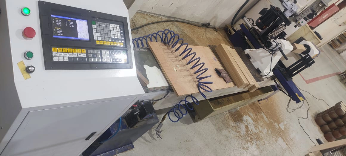 The 4-in-1 CNC wood lathe purchased by Dubai customer