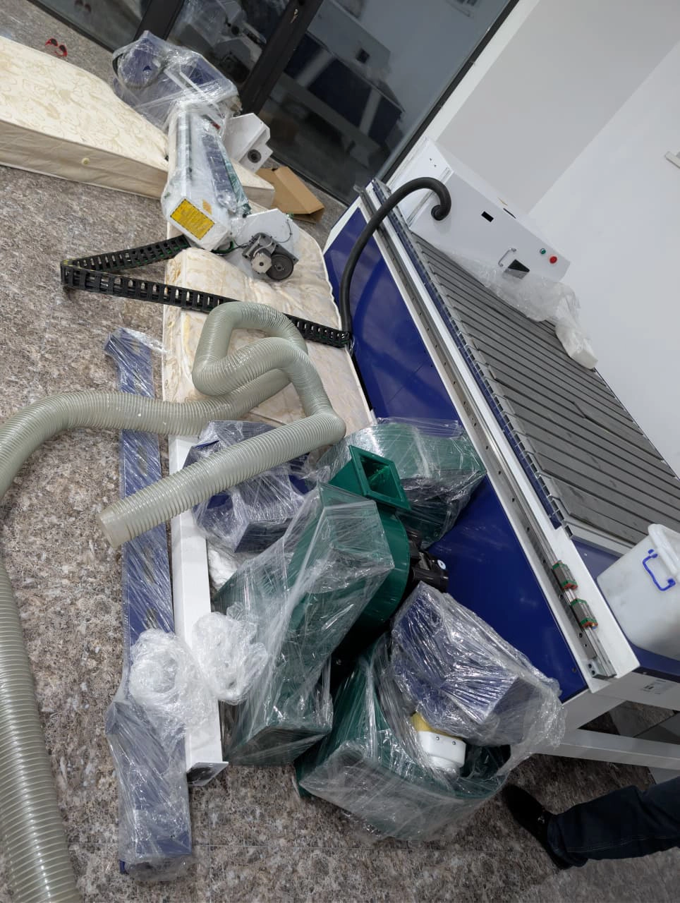 The Georgian customer received the CNC wood router machine