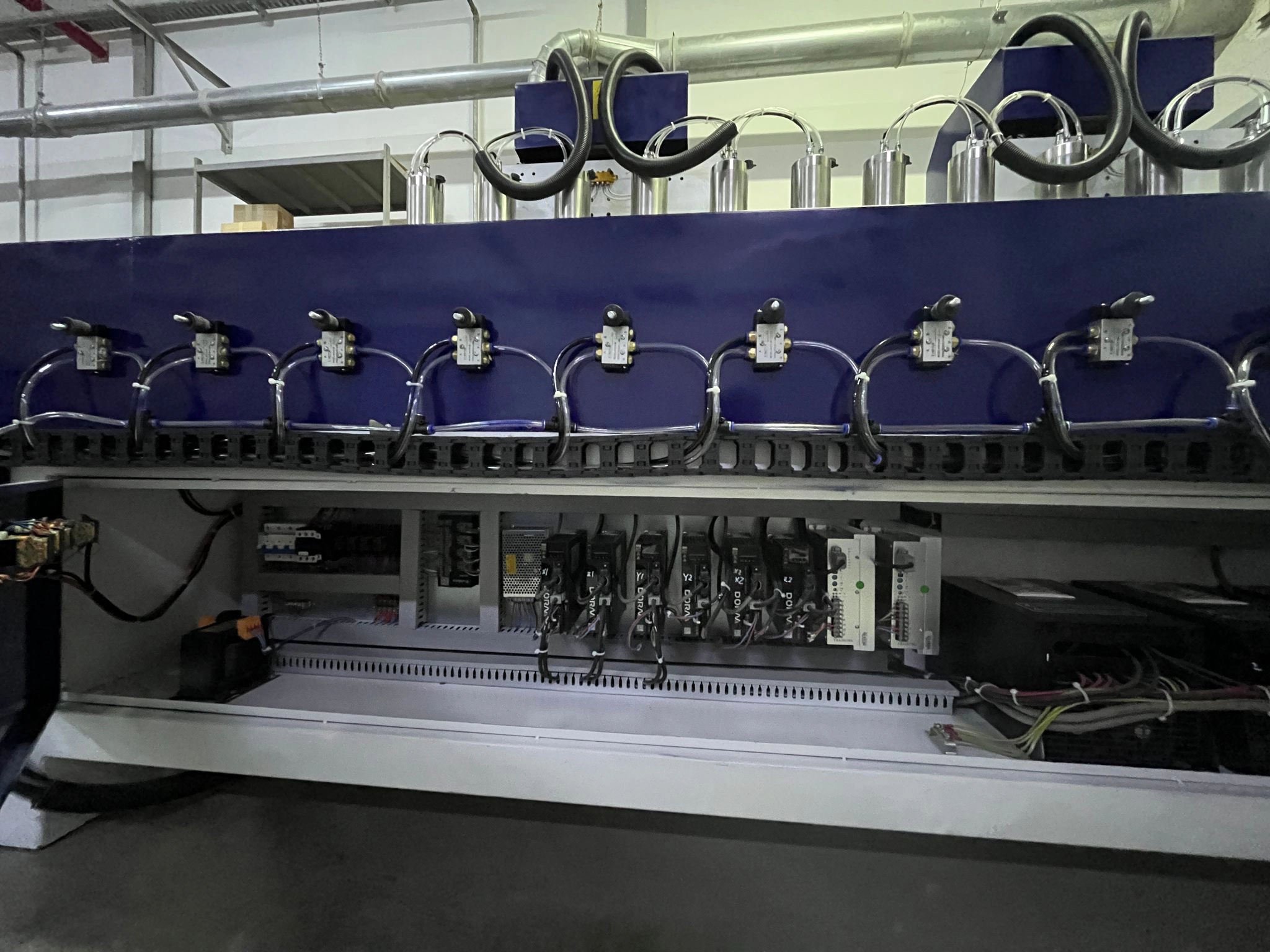 The Saudi Arabian customers purchased multi-station CNC wood 3D router machine