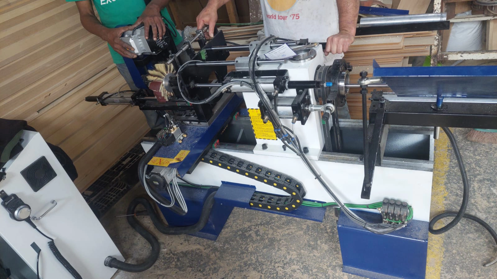 The 0715 small CNC woodworking lathe purchased by Chilean customers