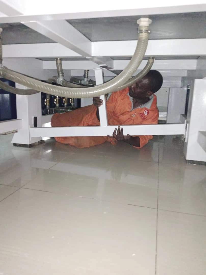 The Rwandan customers are assembling CNC router machines