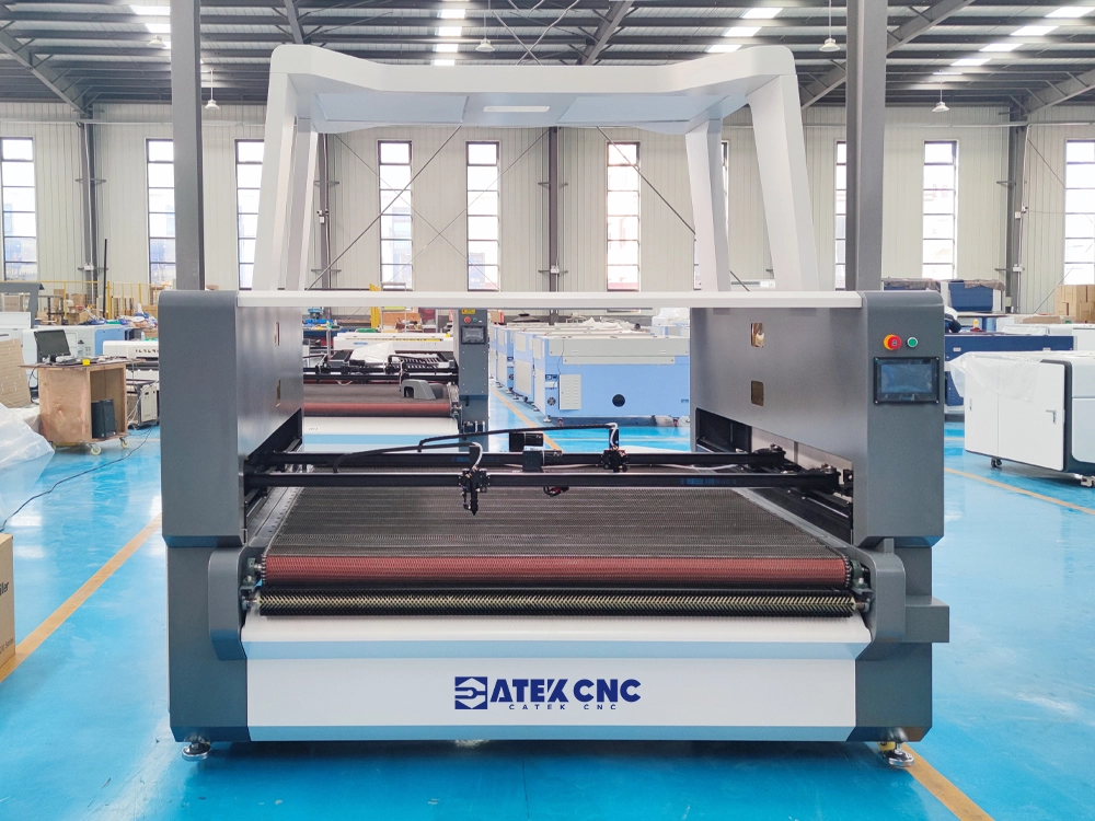 6x5ft CO2 Laser Fabric Cutter with Vision and Conveyor for Assembly Line 6x5ft CO2 Laser Fabric Cutter with Vision and Conveyor for Assembly Line