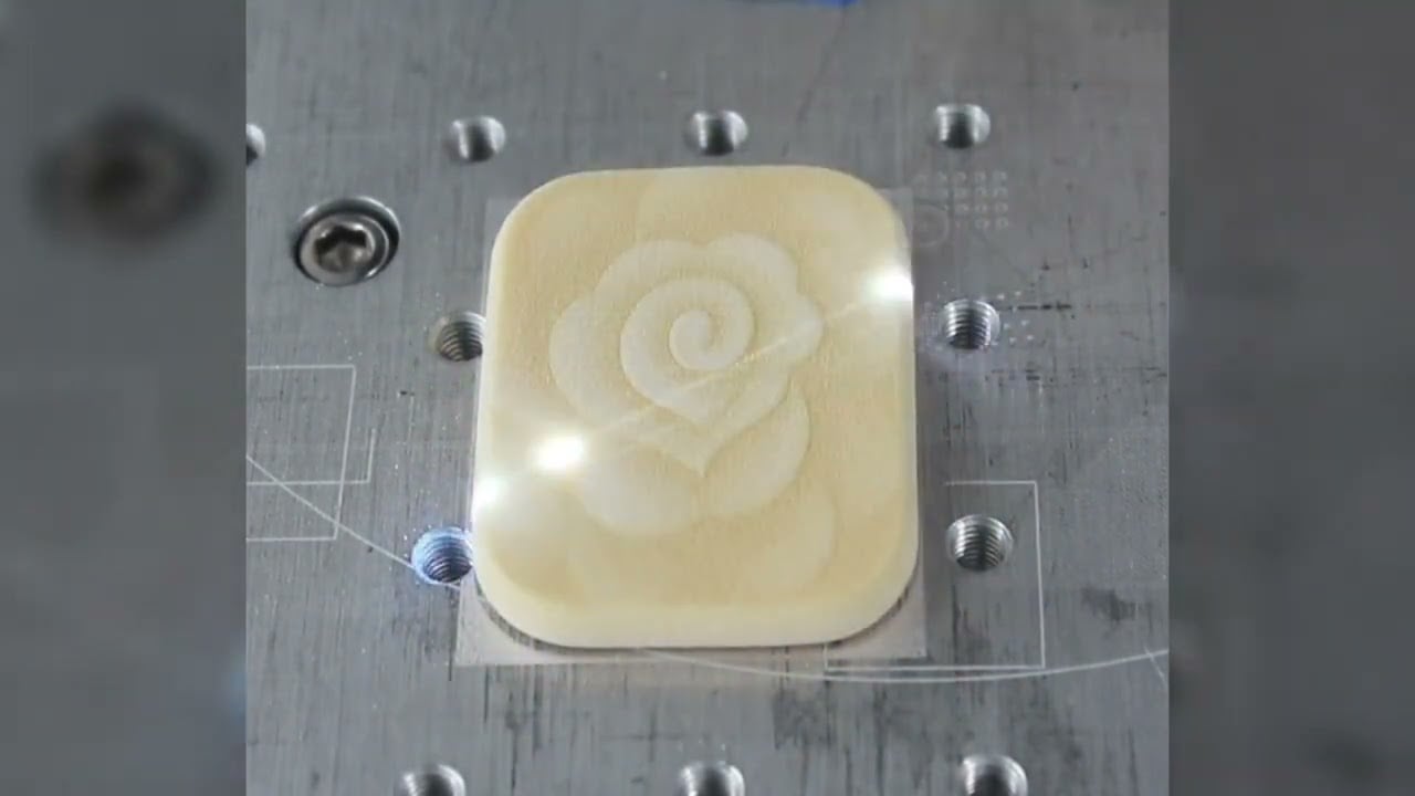 Closed Fiber Laser Marker for E-Shop and Personal Studio Closed Fiber Laser Marker for E-Shop and Personal Studio