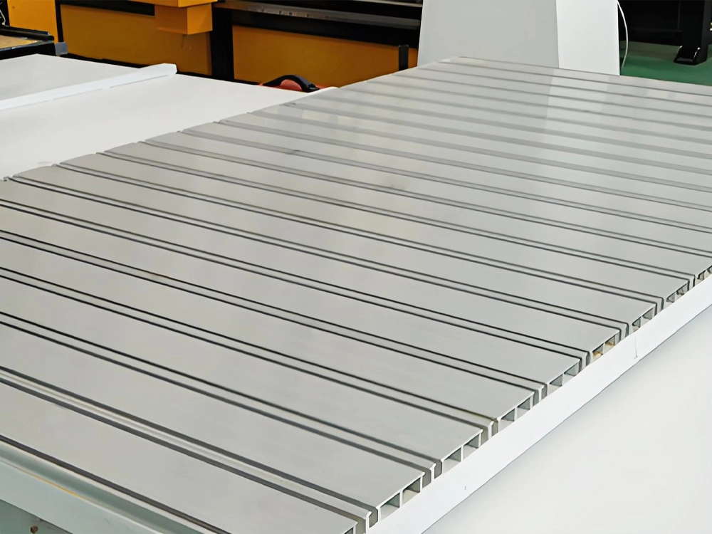 Bridge-Type Five-Axis CNC Router with Movable Tabletop Bridge-Type Five-Axis CNC Router with Movable Tabletop